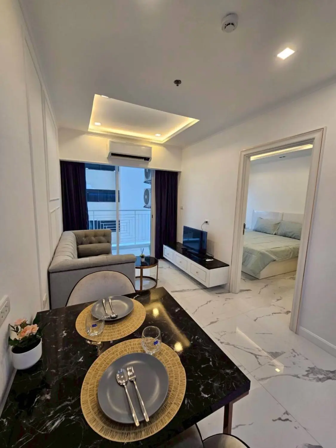 The Empire 1BR, 8th Floor