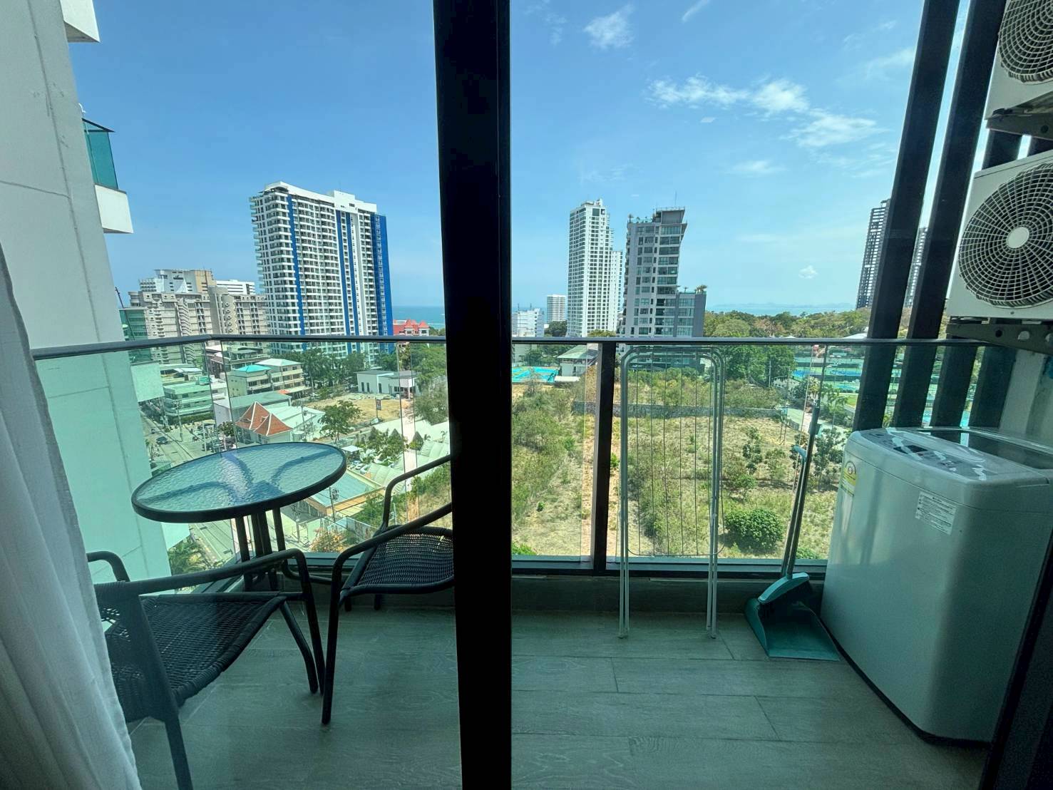 The Jewel 1BR, 10th Floor
