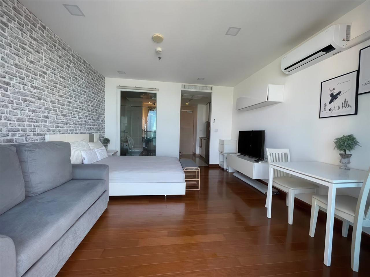 The Palm Wongamat Beach Studio Sea view, 17th Floor