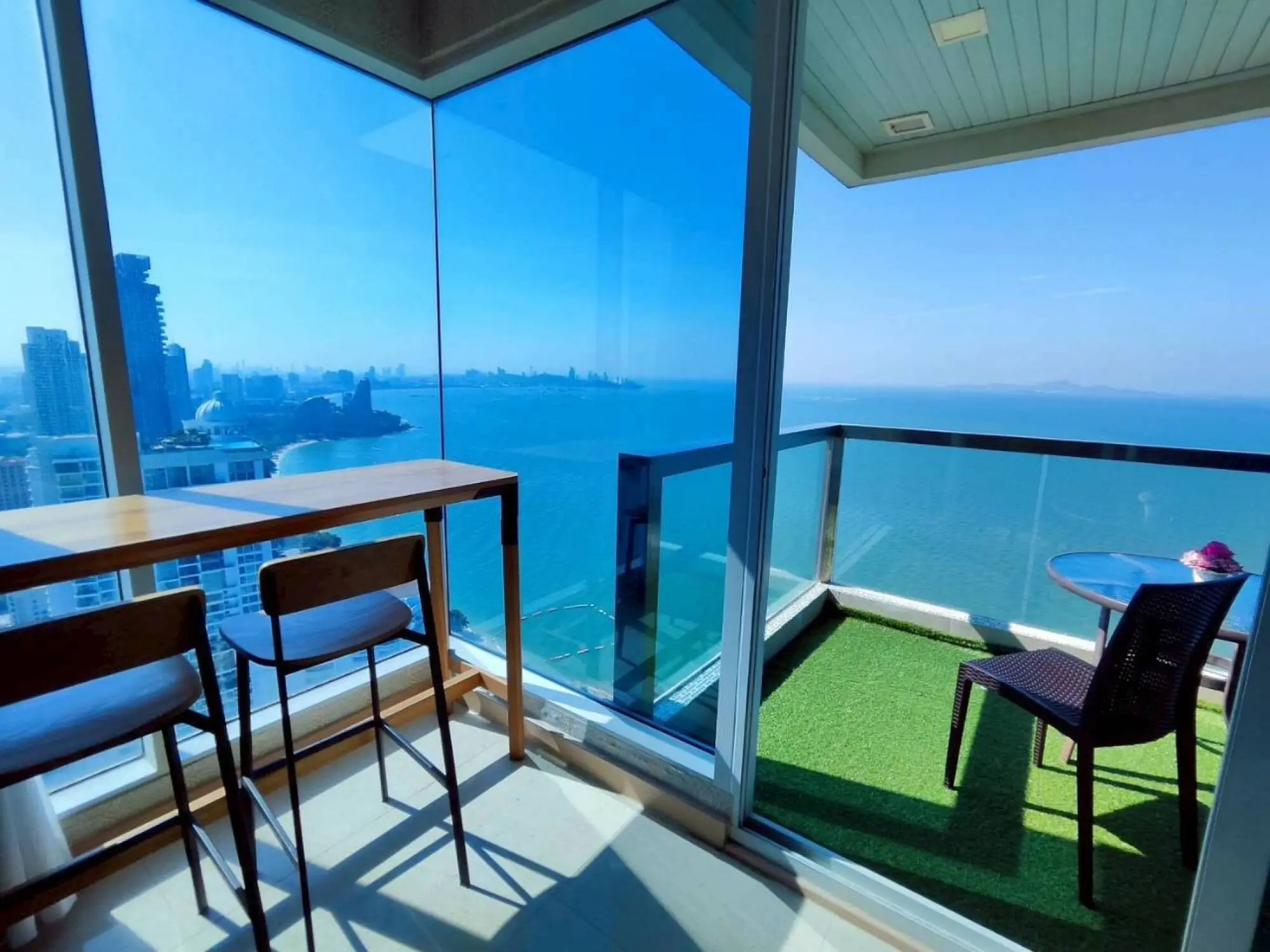 The Palm Wongamat Beach 2BR Sea view, 44th Floor