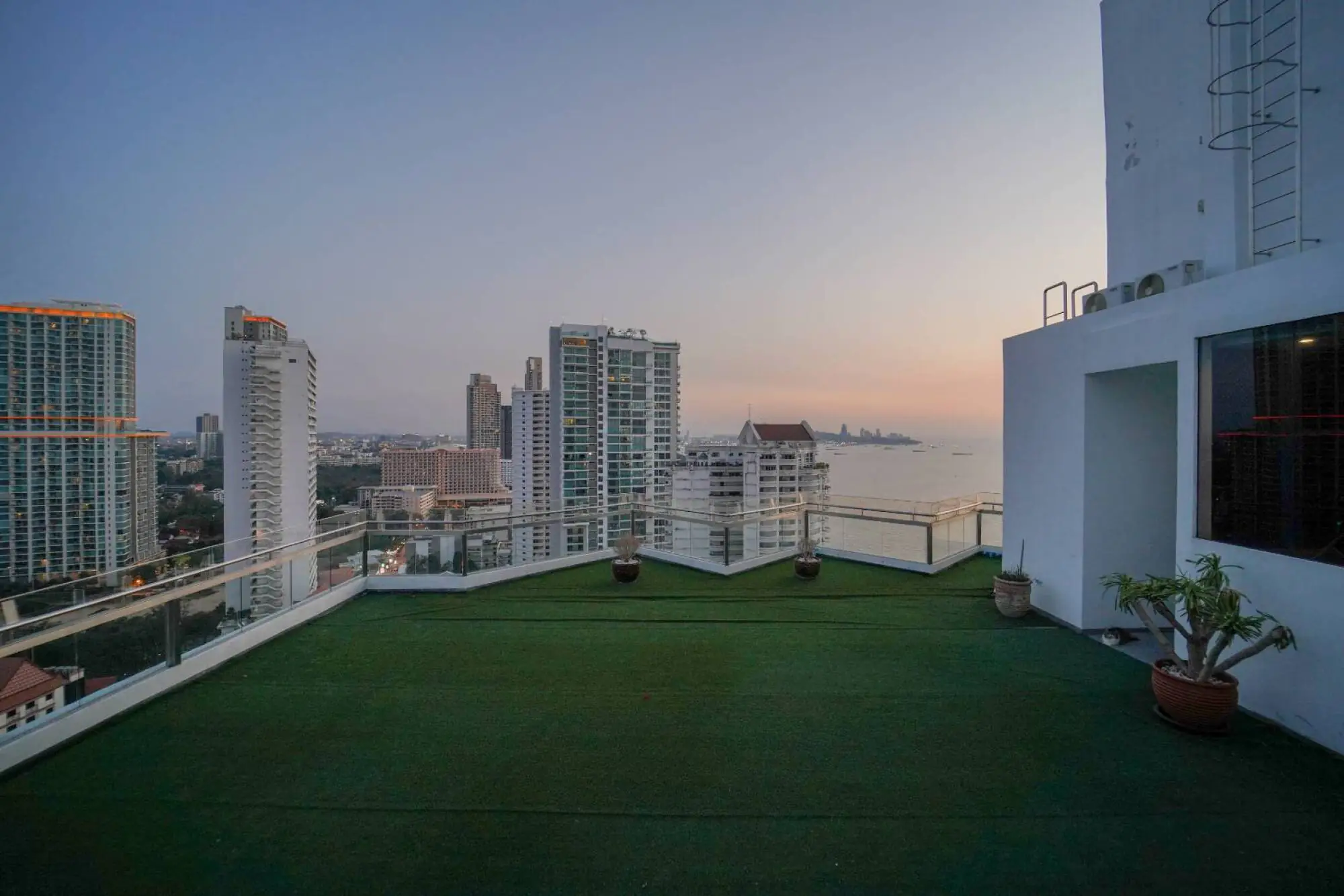The Palm Wongamat Beach 3BR Sea view, 26th Floor