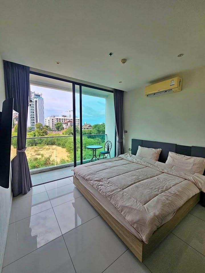 The Point Pratumnak 1BR Condo