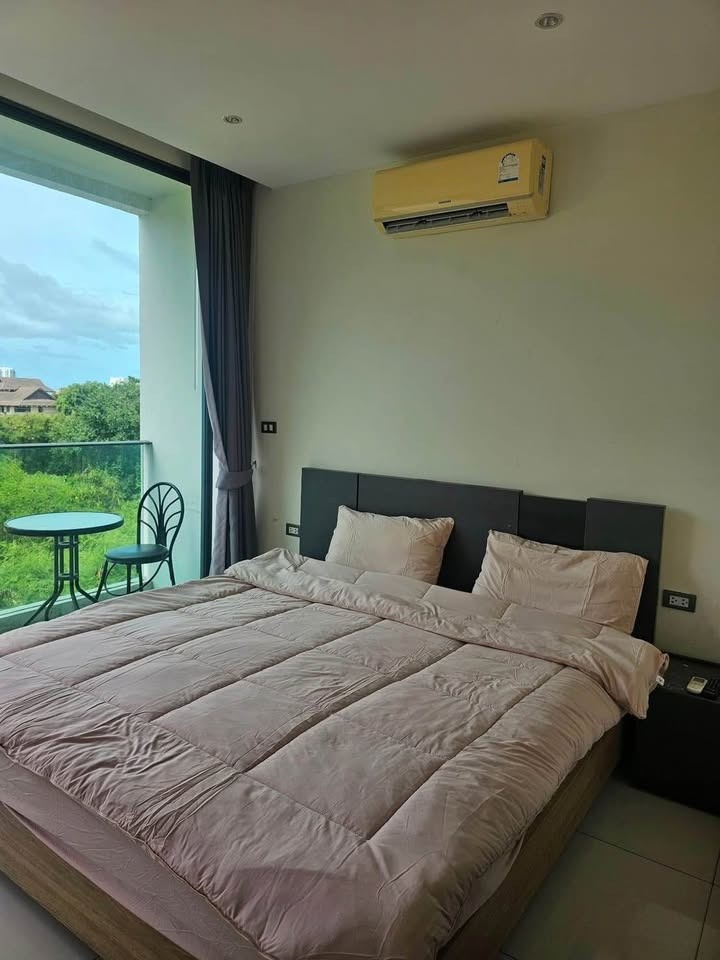 The Point Pratumnak 1BR Condo