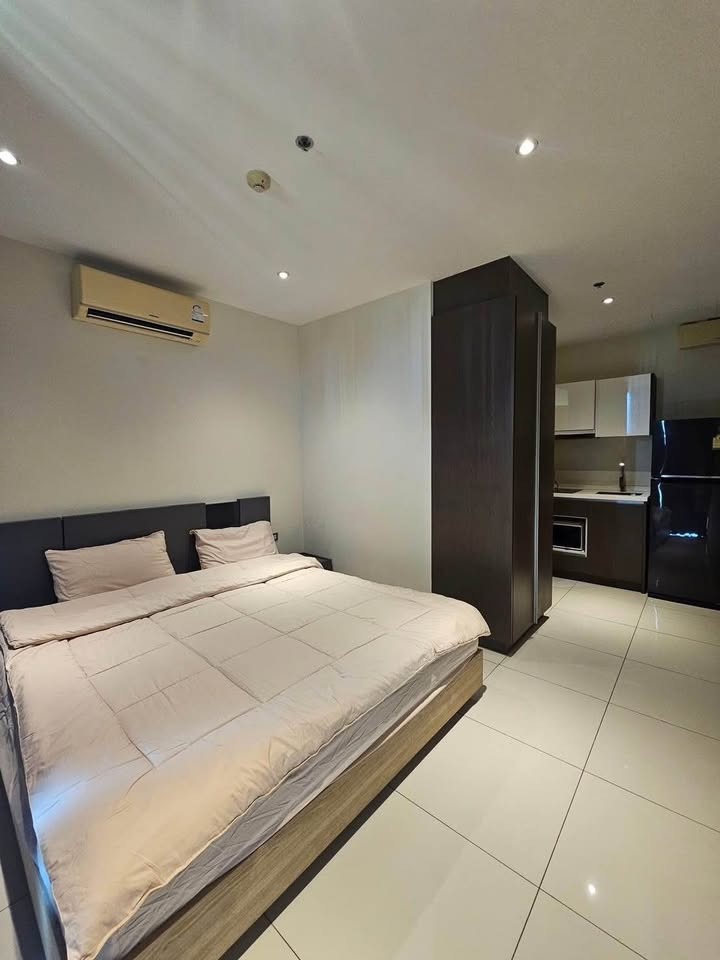 The Point Pratumnak 1BR Condo
