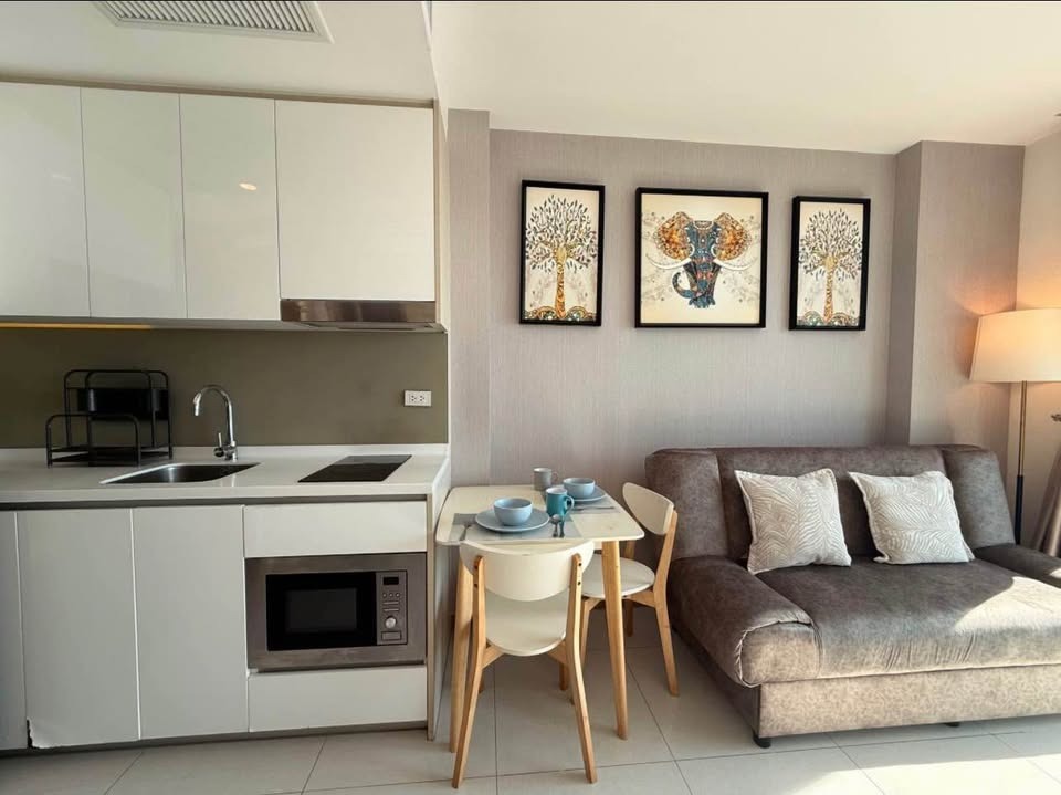 The Riviera Jomtien 1BR Seaview Condo