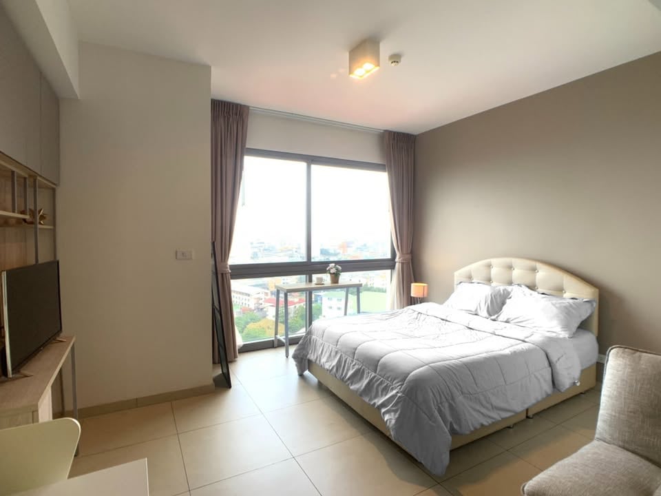 Studio sea view condo for rent at Unixx, Pratumnak