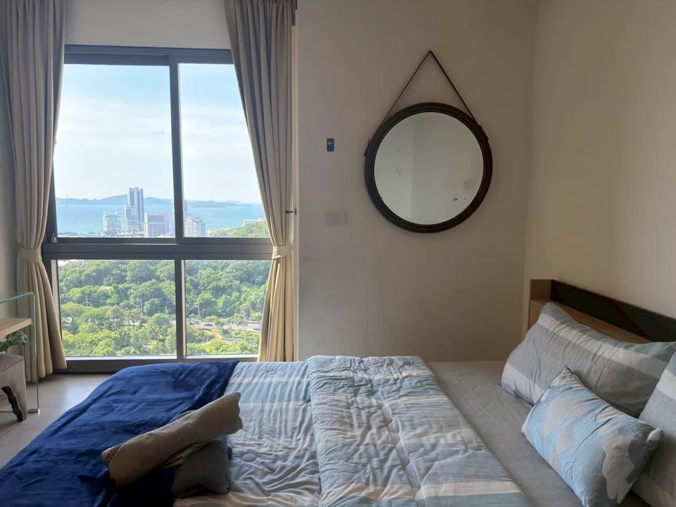 Unixx Studio Condo, 35th Floor