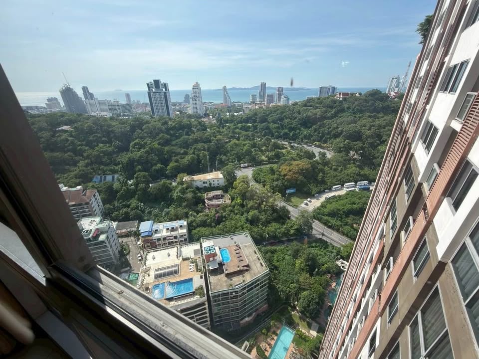 Unixx Studio Condo, 35th Floor