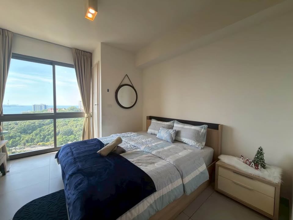 Unixx Studio Condo, 35th Floor