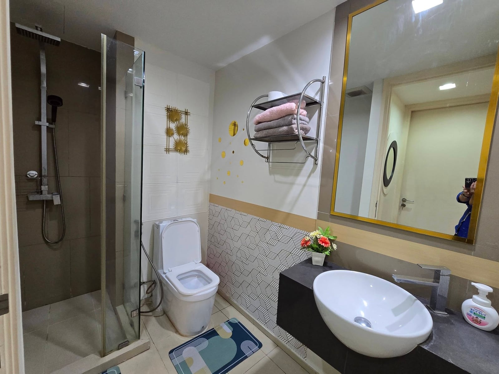 Unixx 1BR Condo, 10th Floor