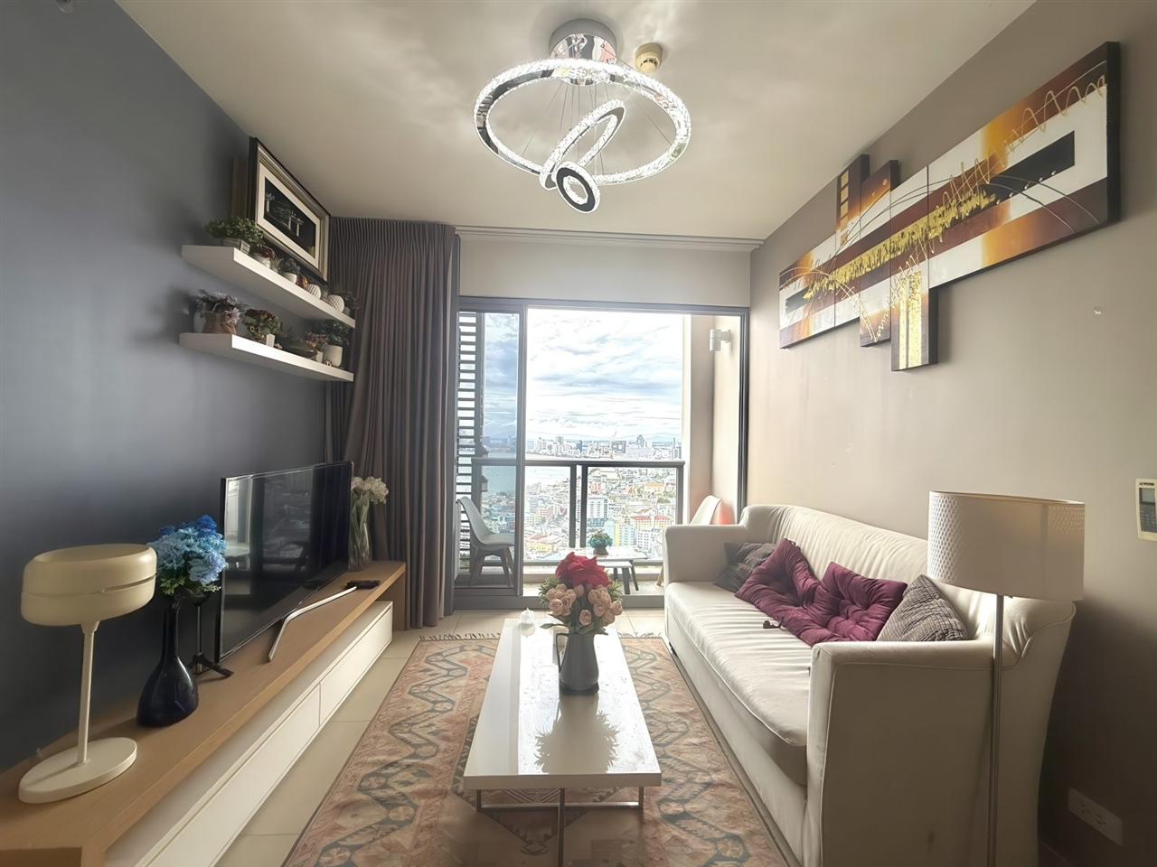 Unixx 2BR Sea view, 40th Floor