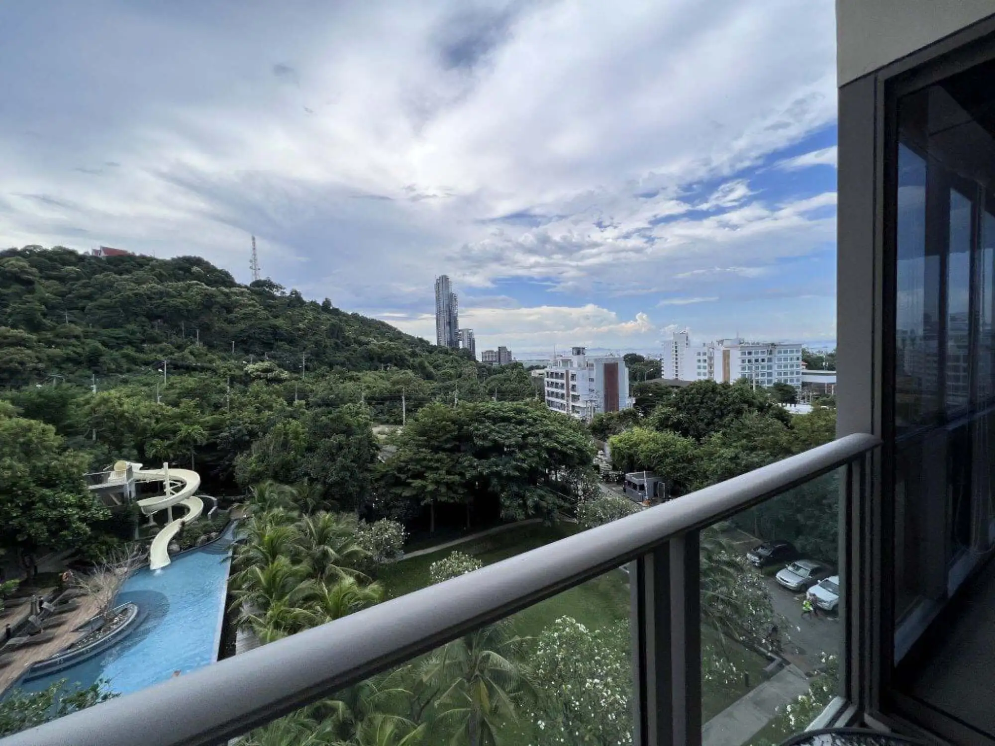 Unixx 2BR Sea view, 7th Floor