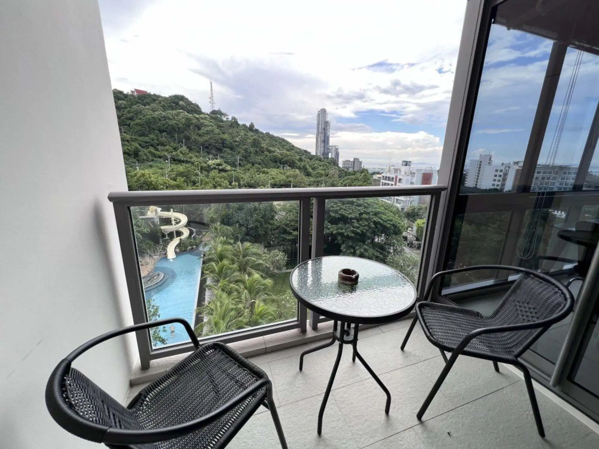 Unixx 2BR Sea view, 7th Floor