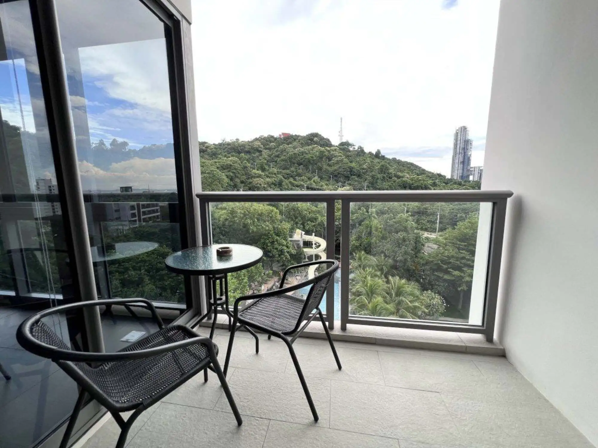 Unixx 2BR Sea view, 7th Floor