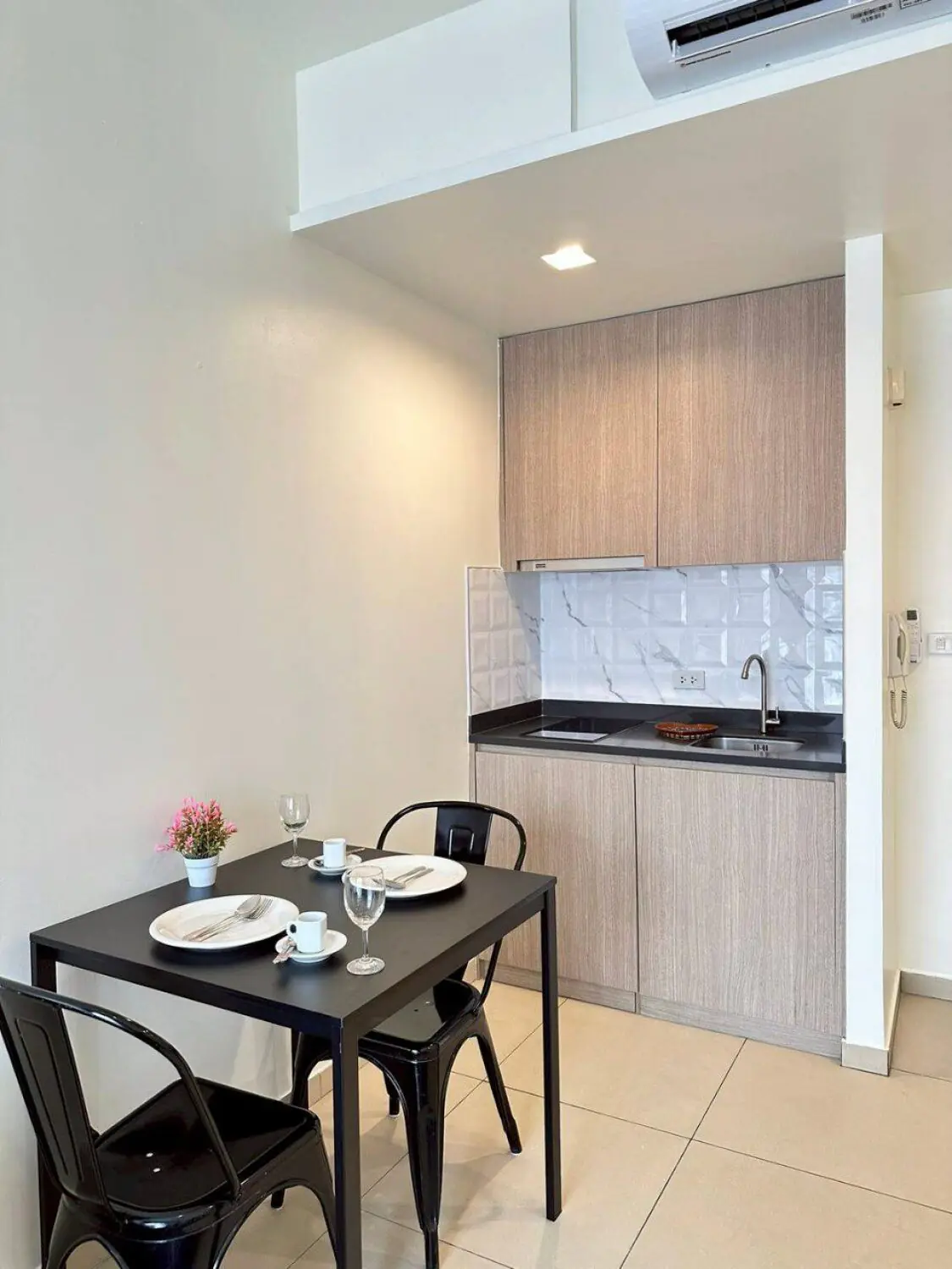 Unixx 1BR Sea view, 13th Floor