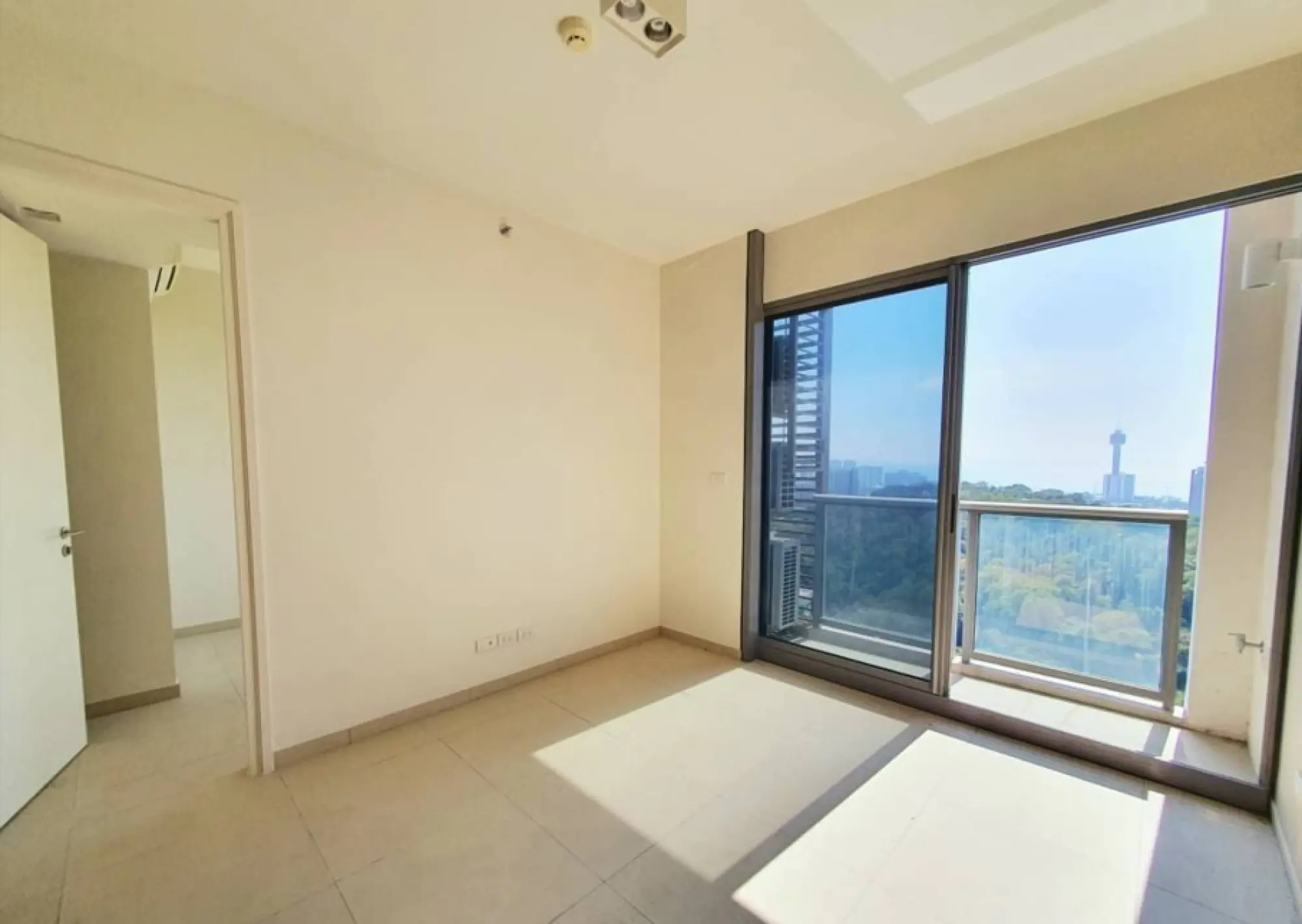 Unixx 2BR Sea view, 36th Floor
