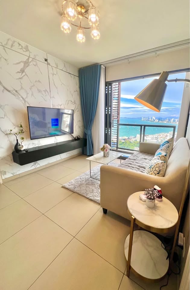 Unixx 2BR Sea and city view, 39th Floor