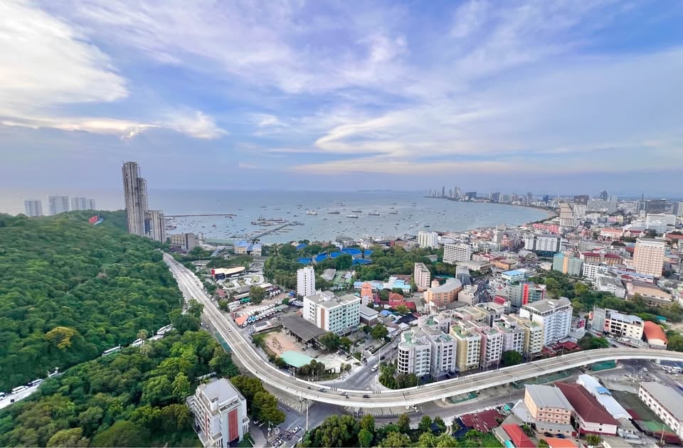 Unixx 2BR Sea and city view, 39th Floor