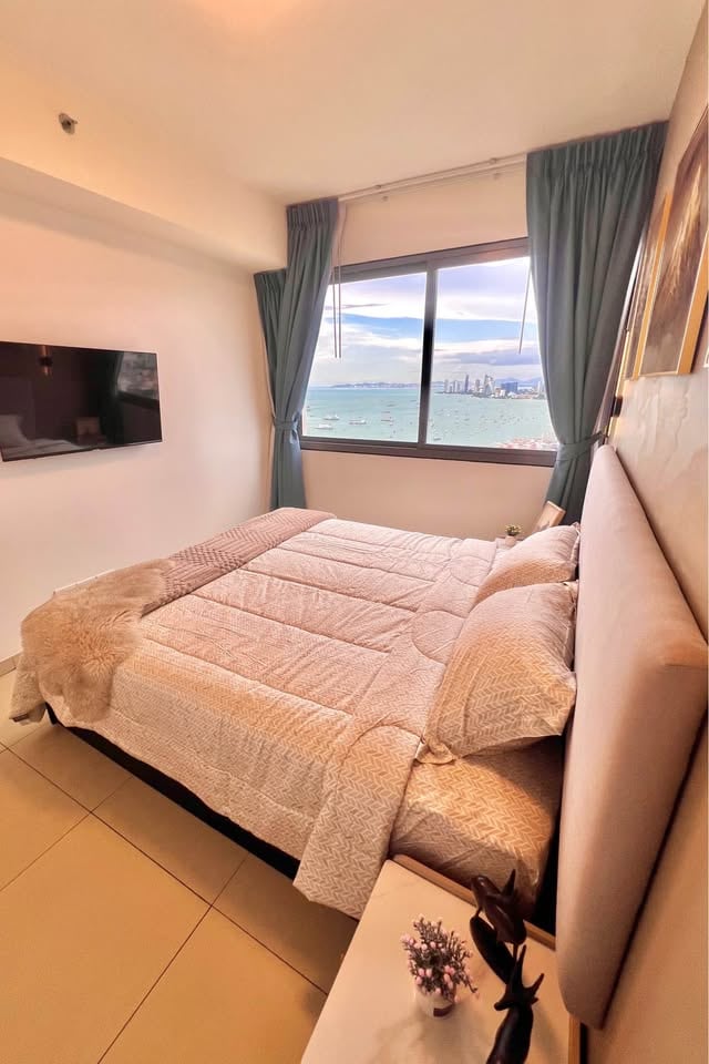 Unixx 2BR Sea and city view, 39th Floor