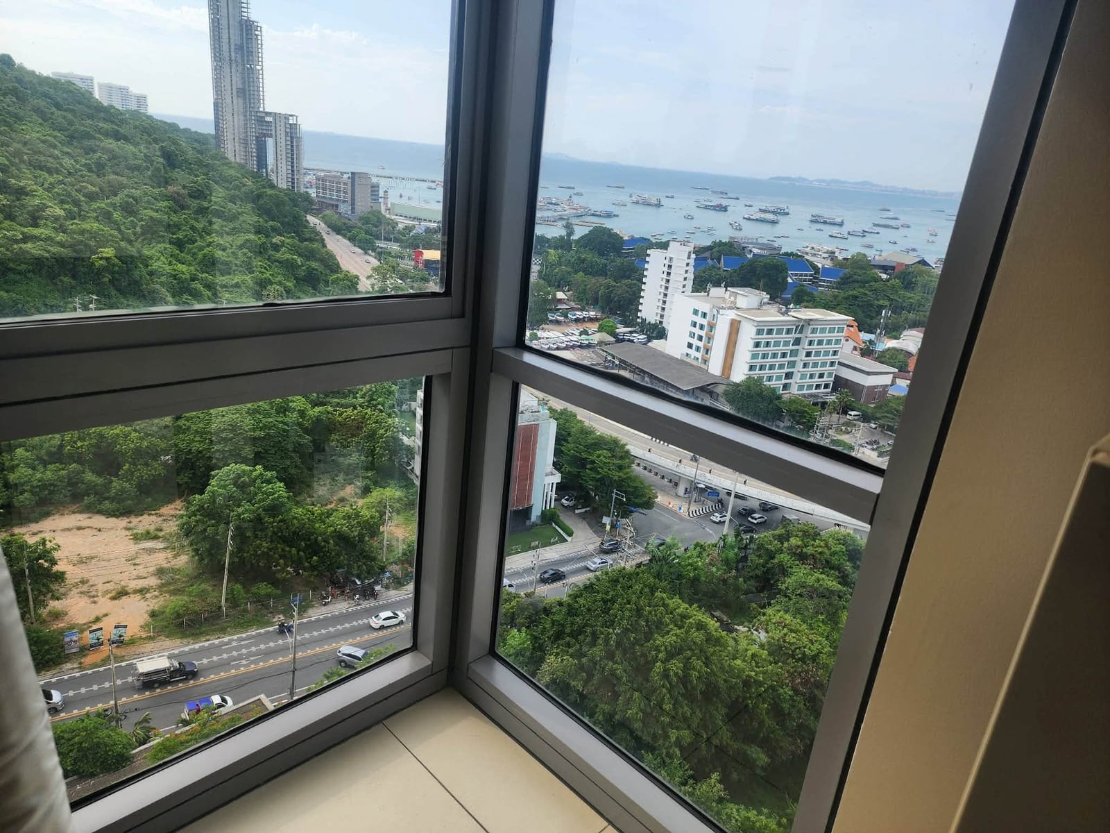 Unixx 2BR Sea view