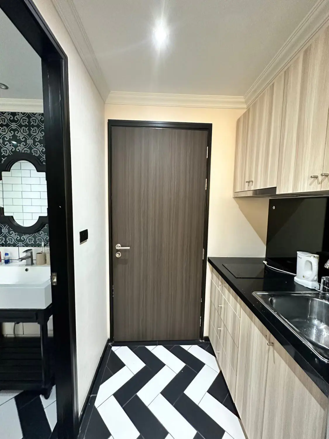Venetian Signature Condo Resort 1BR Sea view, 7th Floor