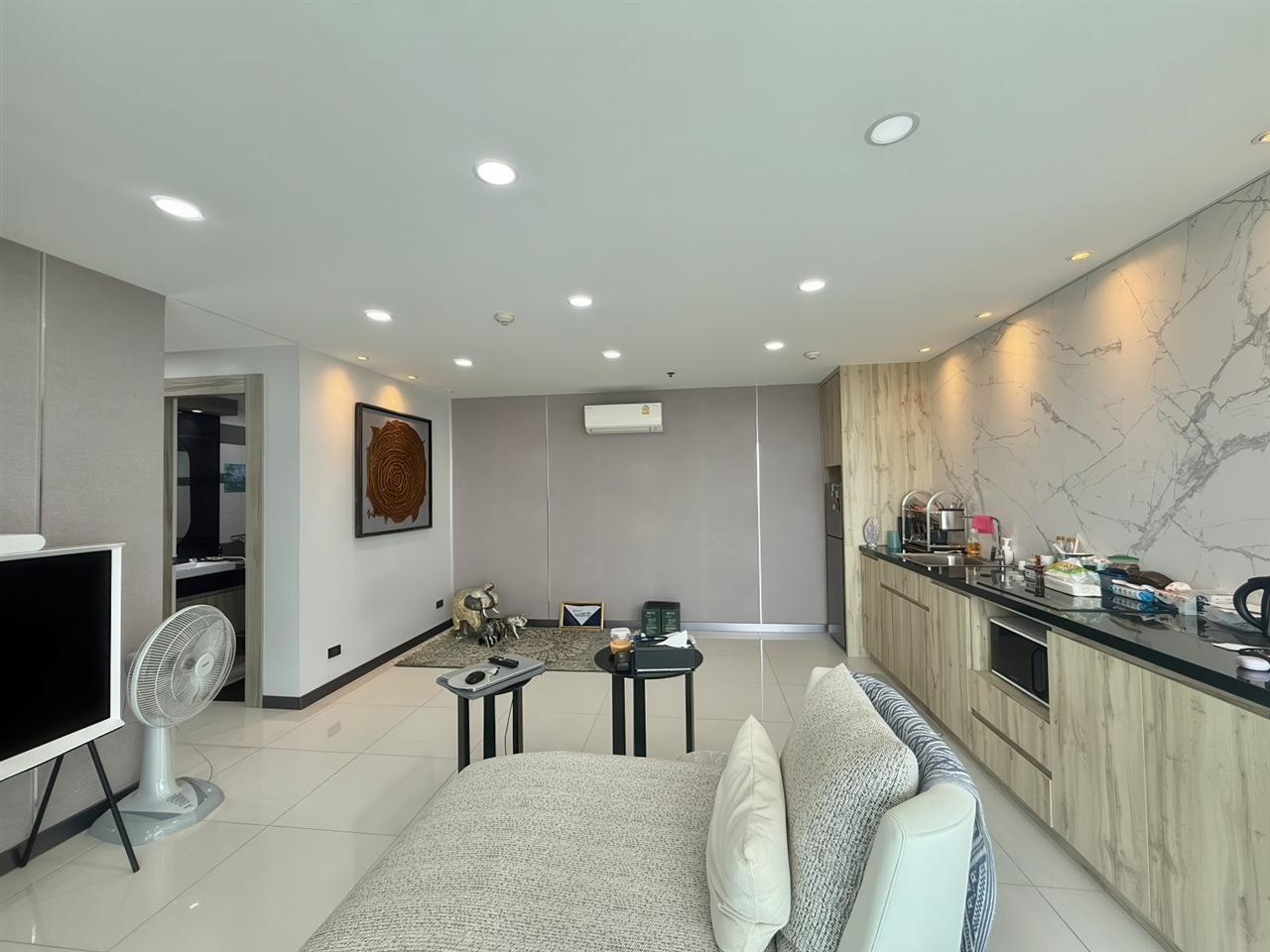 Vision 1BR Sea view, 21st Floor